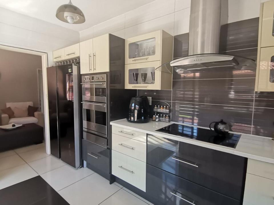 5 Bedroom Property for Sale in Kibler Park Gauteng