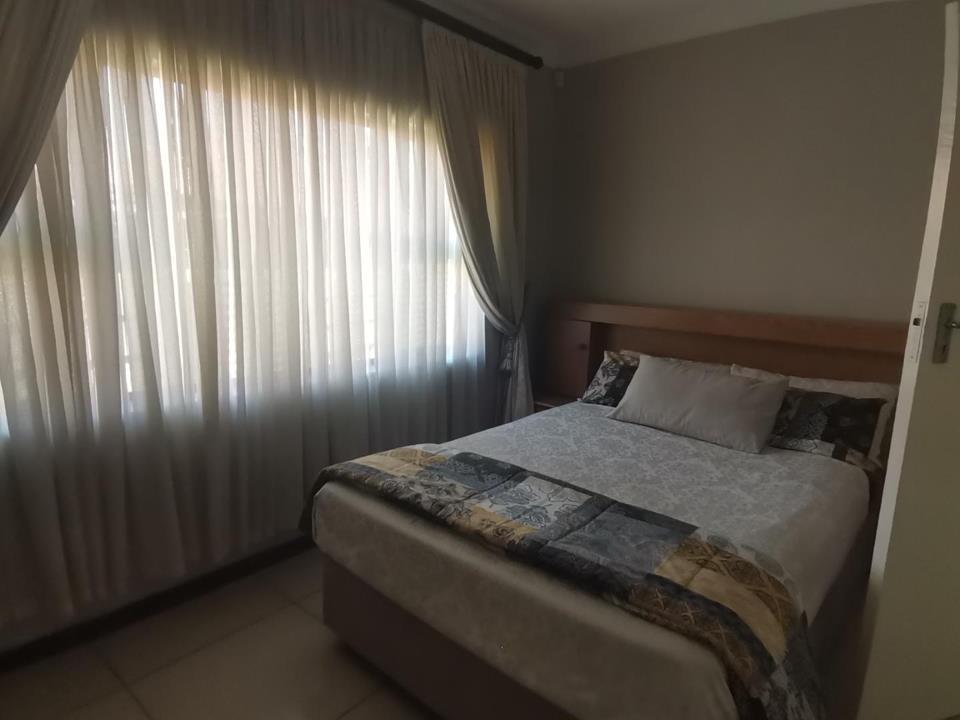 5 Bedroom Property for Sale in Kibler Park Gauteng