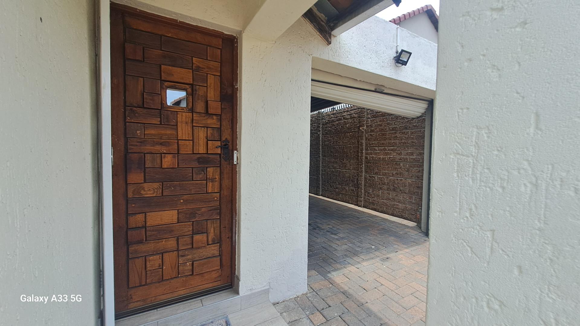 3 Bedroom Property for Sale in Buccleuch Gauteng