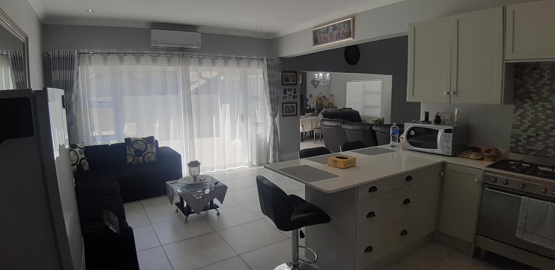 5 Bedroom Property for Sale in Mooikloof Gauteng