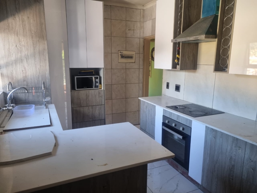 To Let 4 Bedroom Property for Rent in Birchleigh North Gauteng