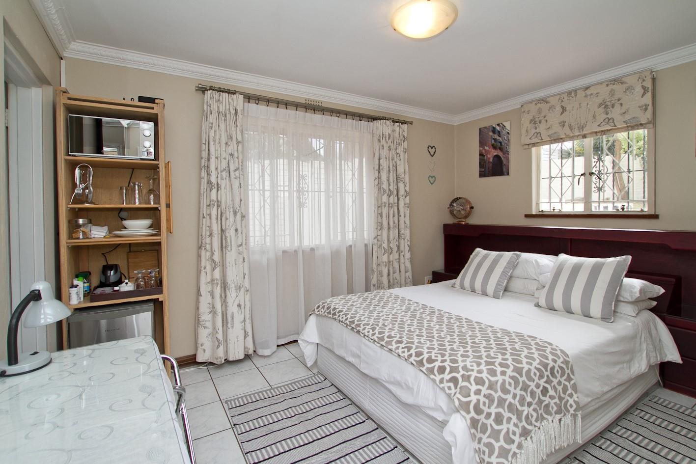 5 Bedroom Property for Sale in Hurlingham Manor Gauteng