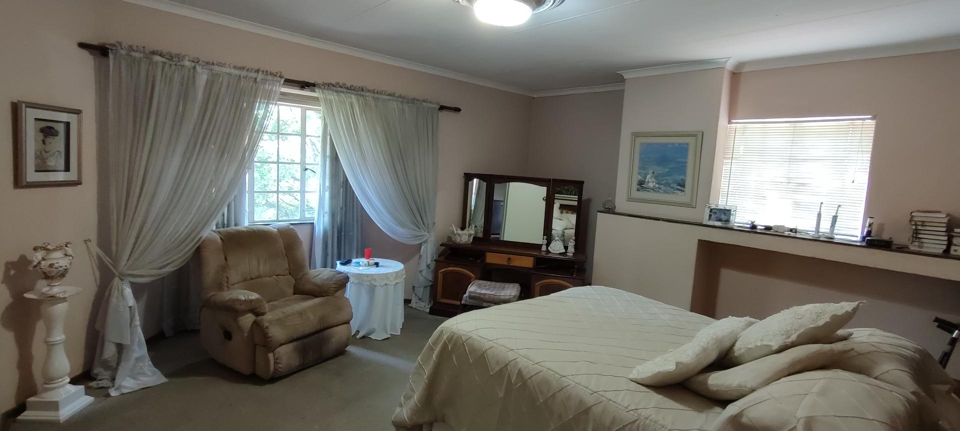 To Let 4 Bedroom Property for Rent in Ashlea Gardens Gauteng