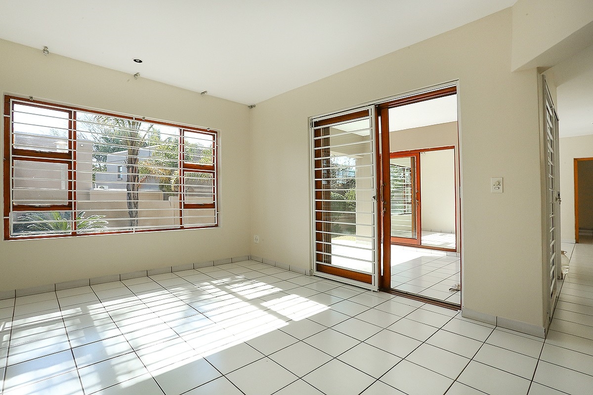To Let 4 Bedroom Property for Rent in Magaliessig Gauteng