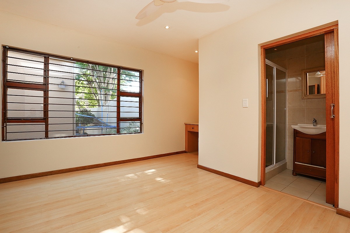To Let 4 Bedroom Property for Rent in Magaliessig Gauteng
