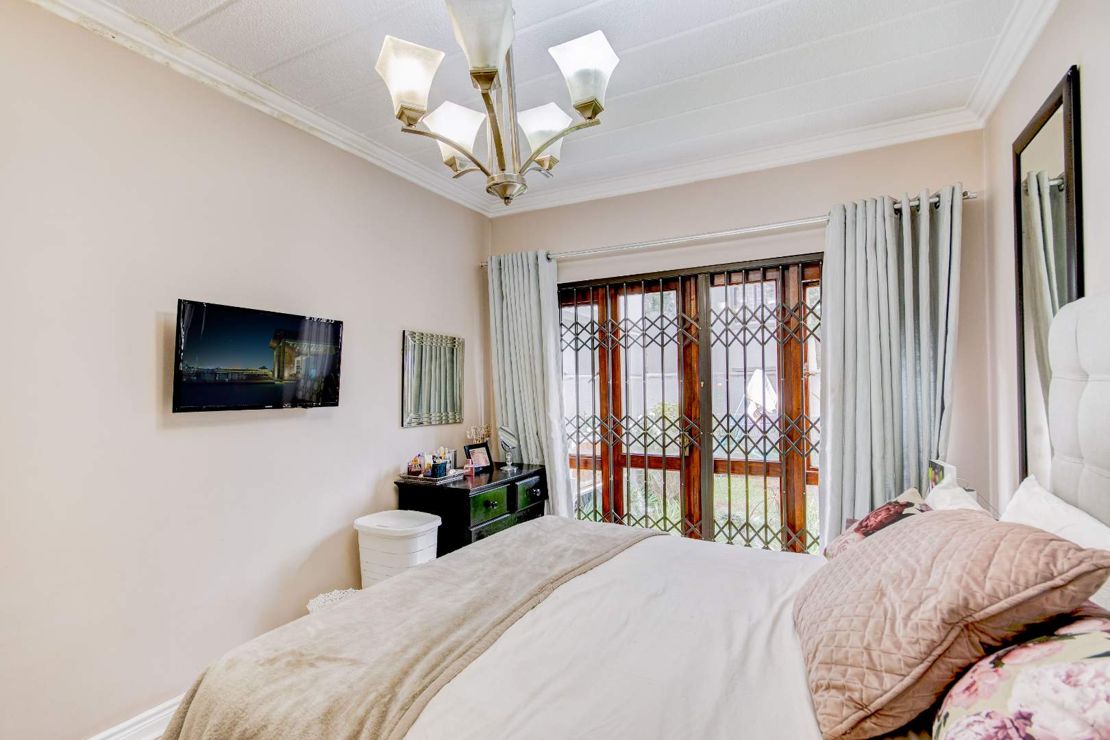2 Bedroom Property for Sale in Waverley Gauteng