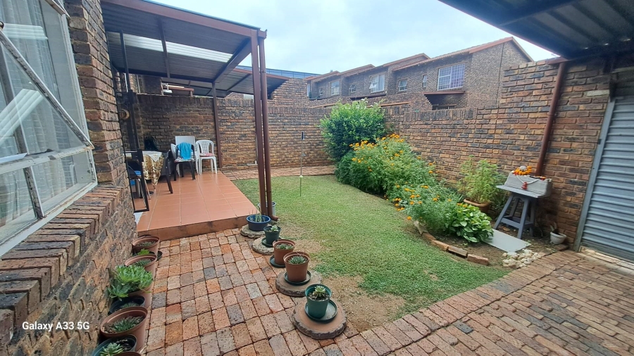 3 Bedroom Property for Sale in Buccleuch Gauteng