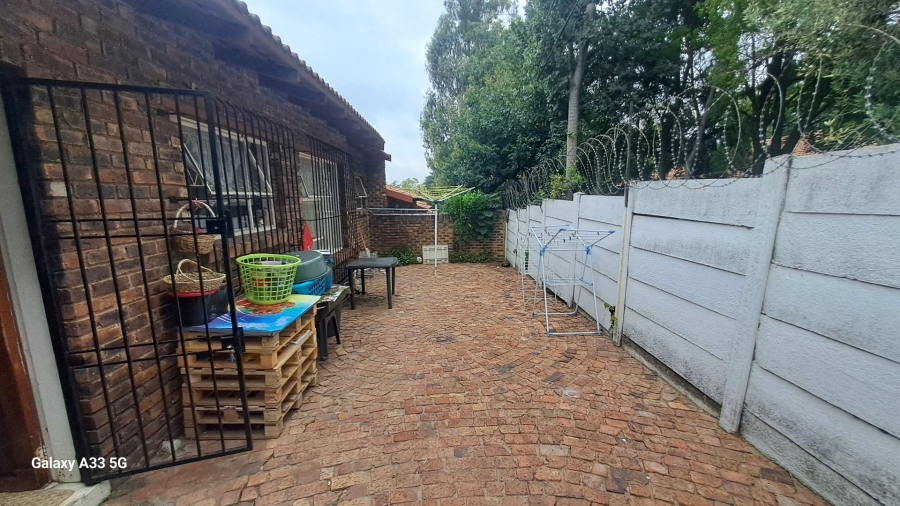 3 Bedroom Property for Sale in Buccleuch Gauteng