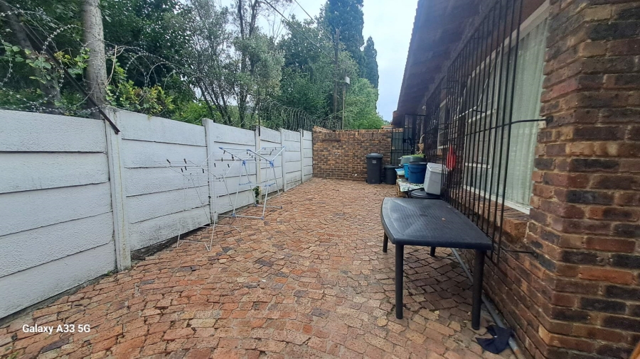 3 Bedroom Property for Sale in Buccleuch Gauteng