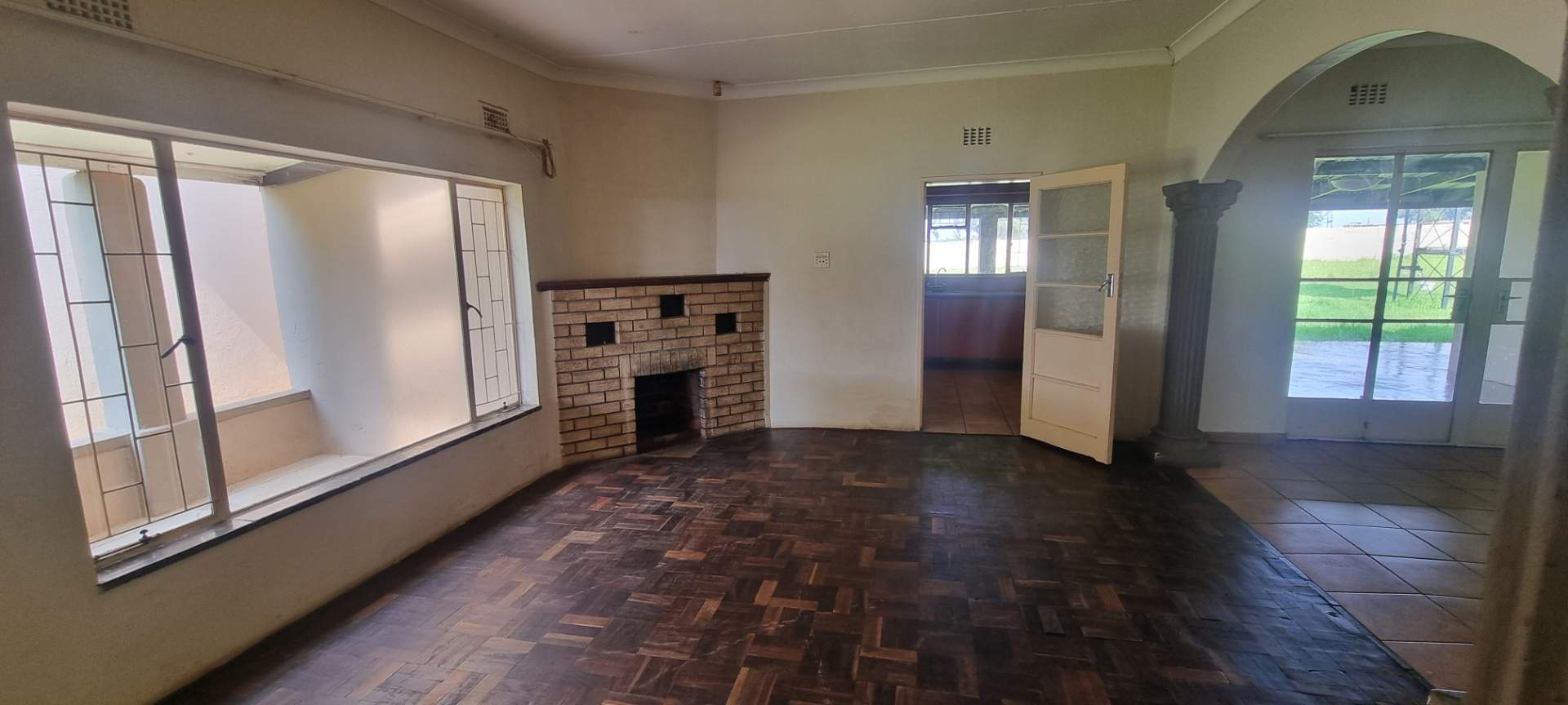 6 Bedroom Property for Sale in Shangrila Gauteng
