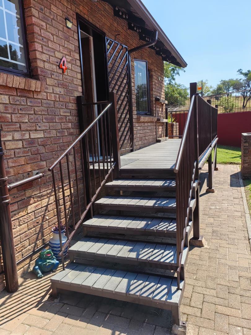 2 Bedroom Property for Sale in South Crest R 850 000. 04 Mar 2024