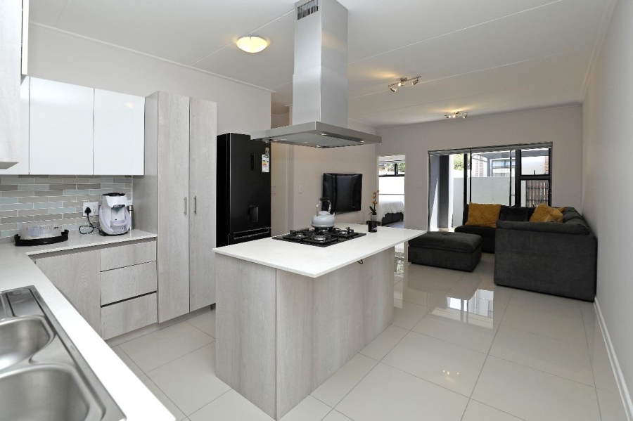 To Let 2 Bedroom Property for Rent in Bryanston Gauteng