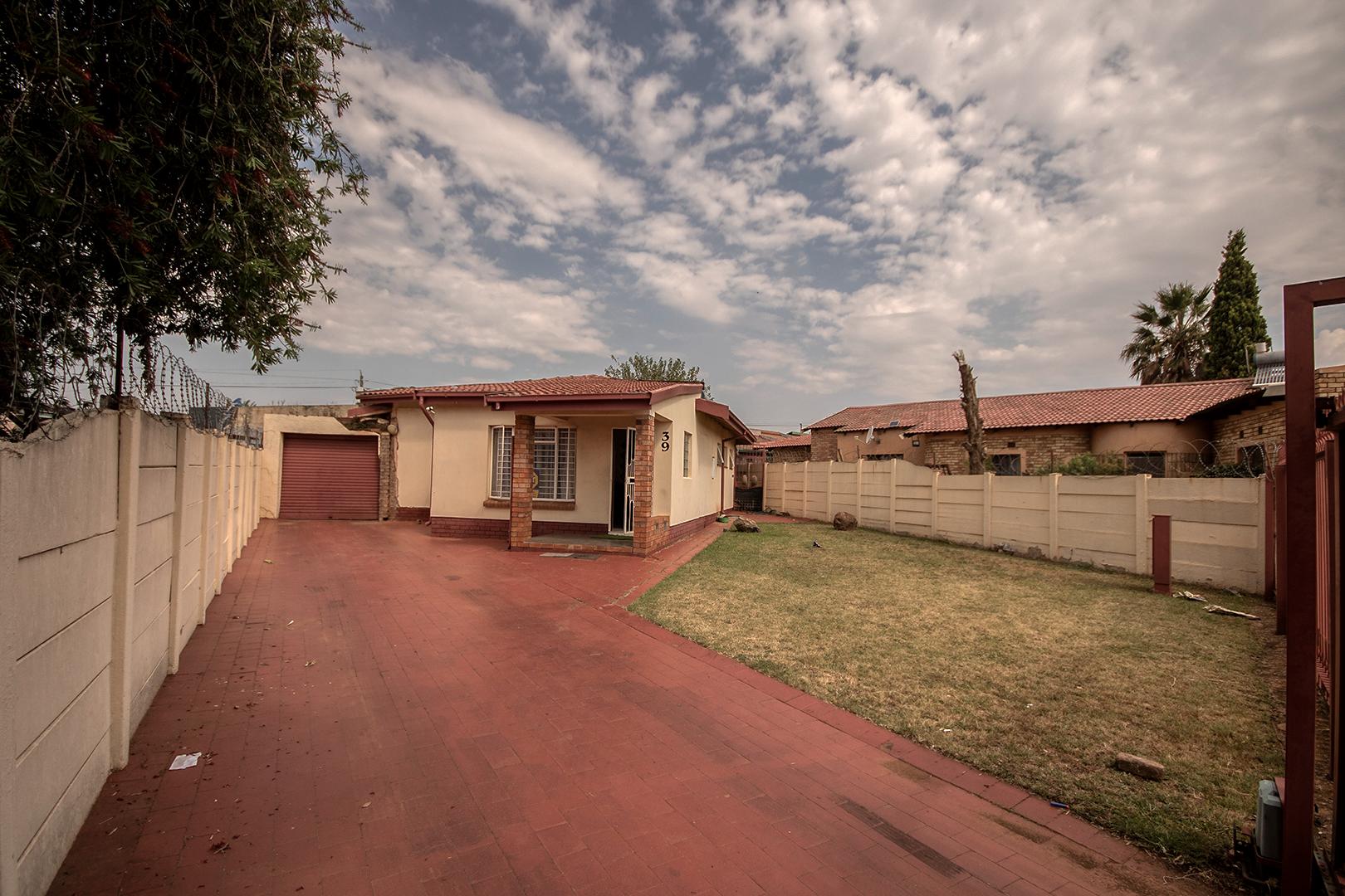 3 Bedroom Property for Sale in Lenasia Gauteng