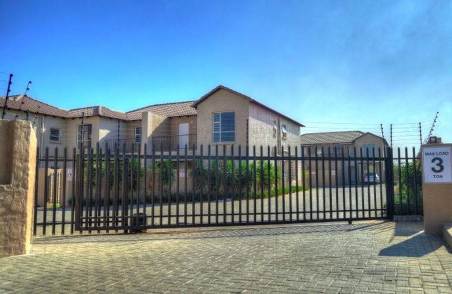 2 Bedroom Property for Sale in Albertsdal Gauteng