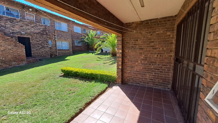 2 Bedroom Property for Sale in Buccleuch Gauteng