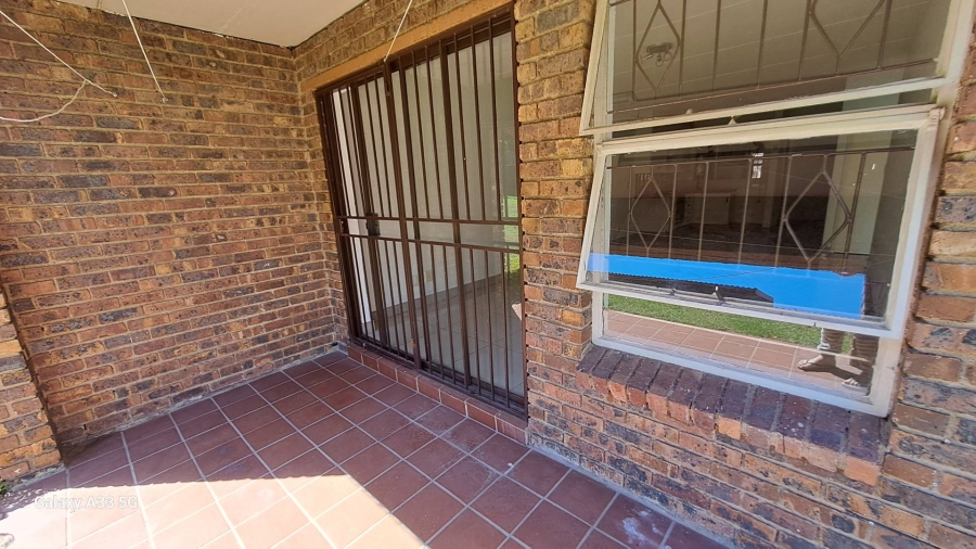 2 Bedroom Property for Sale in Buccleuch Gauteng