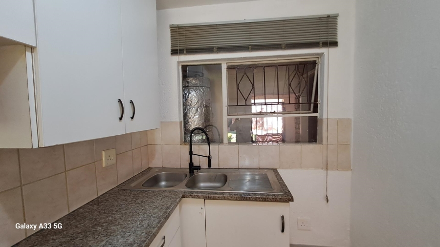 2 Bedroom Property for Sale in Buccleuch Gauteng