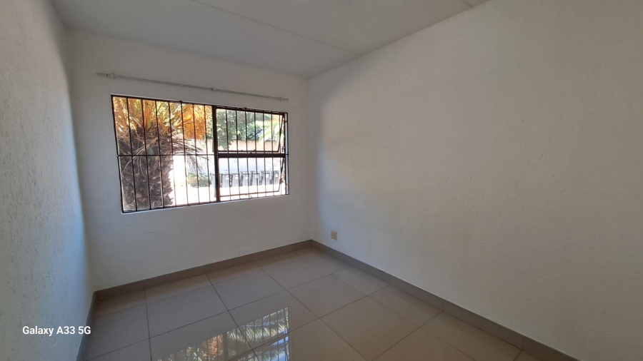 2 Bedroom Property for Sale in Buccleuch Gauteng