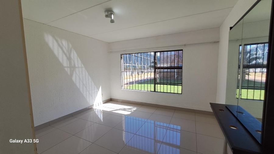 2 Bedroom Property for Sale in Buccleuch Gauteng