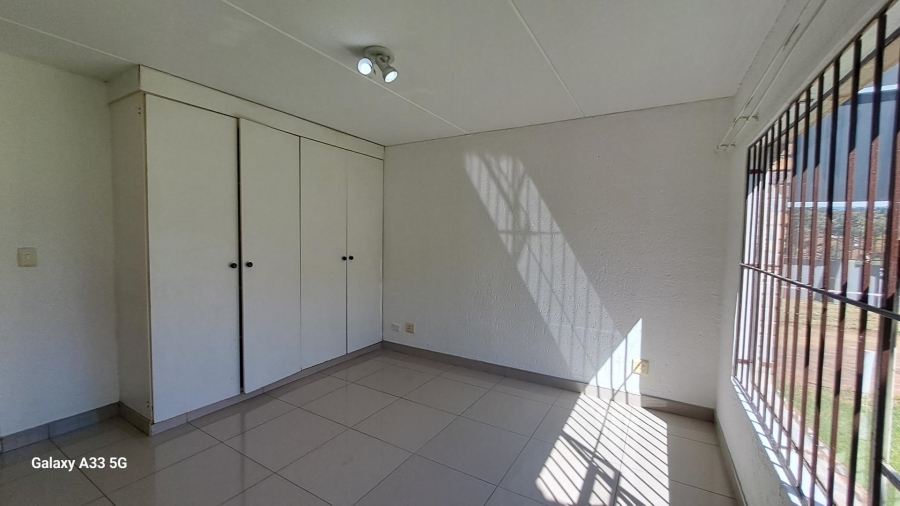 2 Bedroom Property for Sale in Buccleuch Gauteng