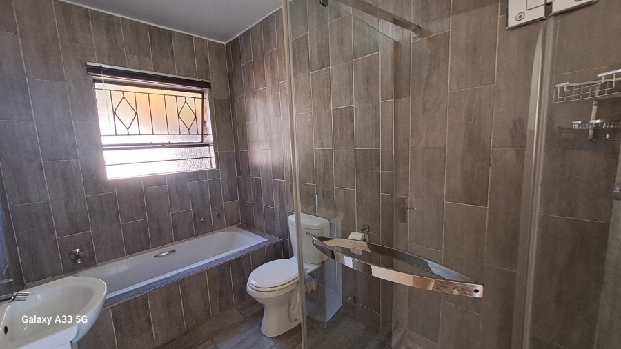 2 Bedroom Property for Sale in Buccleuch Gauteng