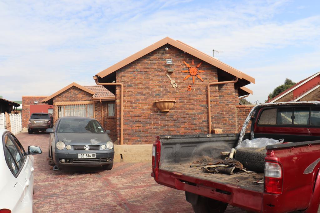 10 Bedroom Property for Sale in Elandspark Gauteng