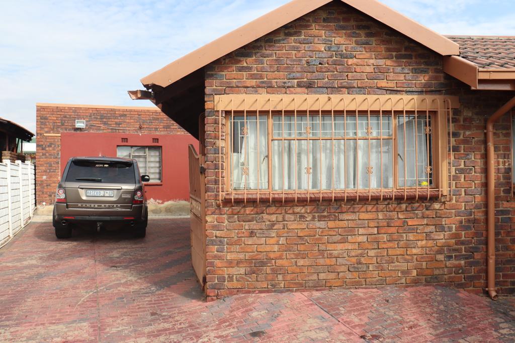 10 Bedroom Property for Sale in Elandspark Gauteng
