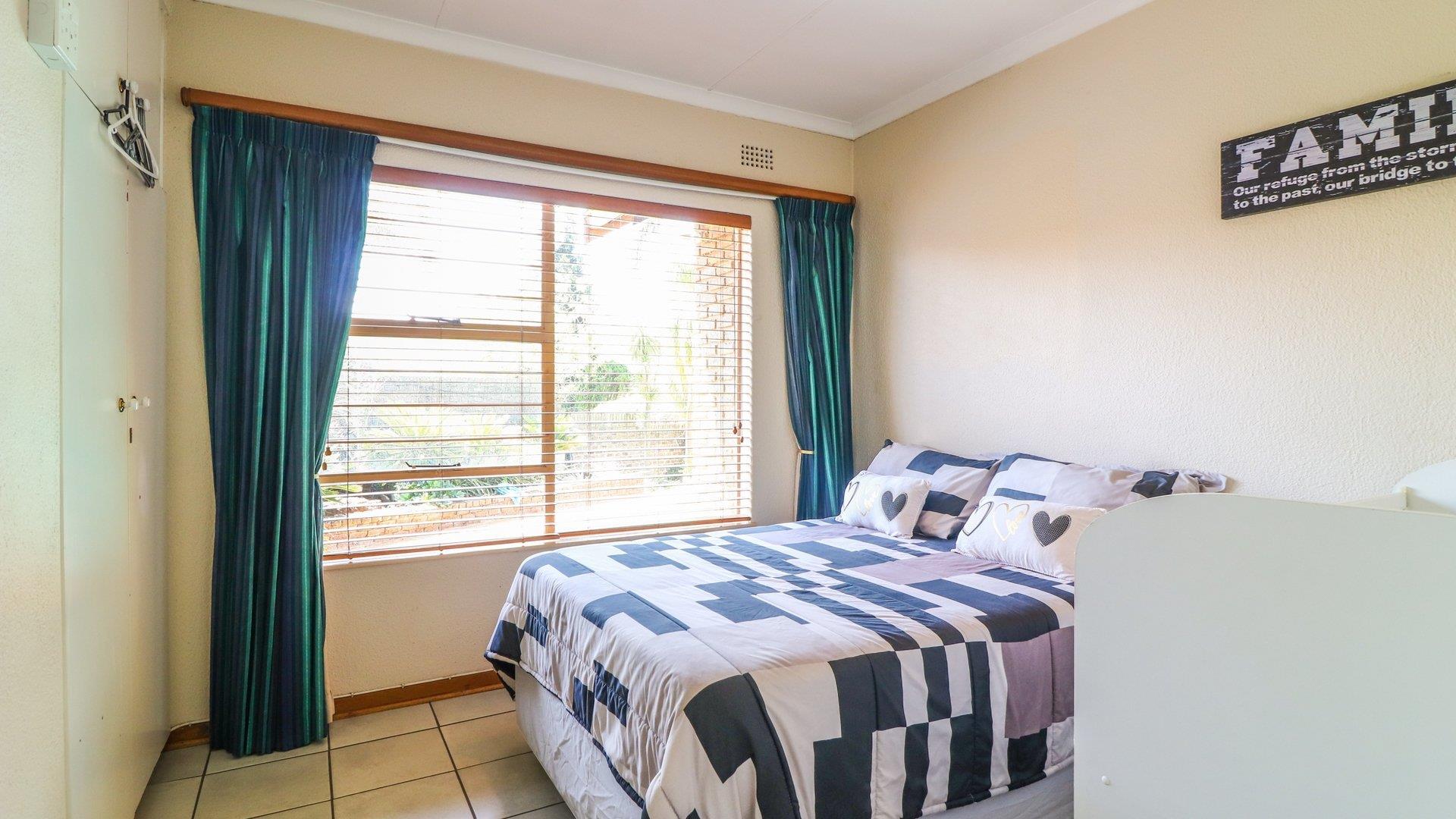 4 Bedroom Property for Sale in Helderkruin Gauteng