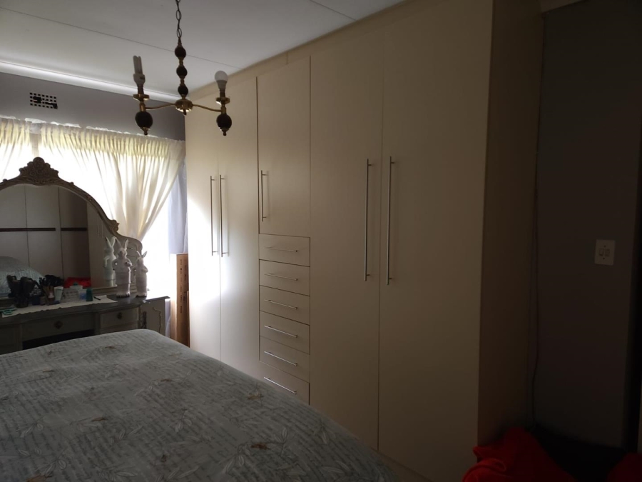 To Let 3 Bedroom Property for Rent in Brackendowns Gauteng