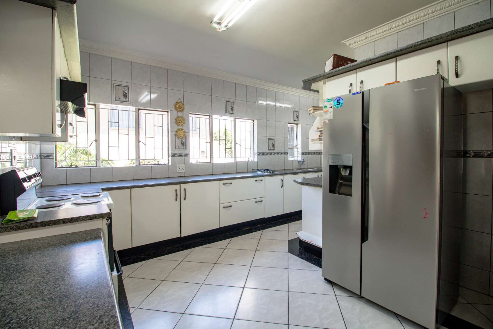 6 Bedroom Property for Sale in Bakerton Gauteng