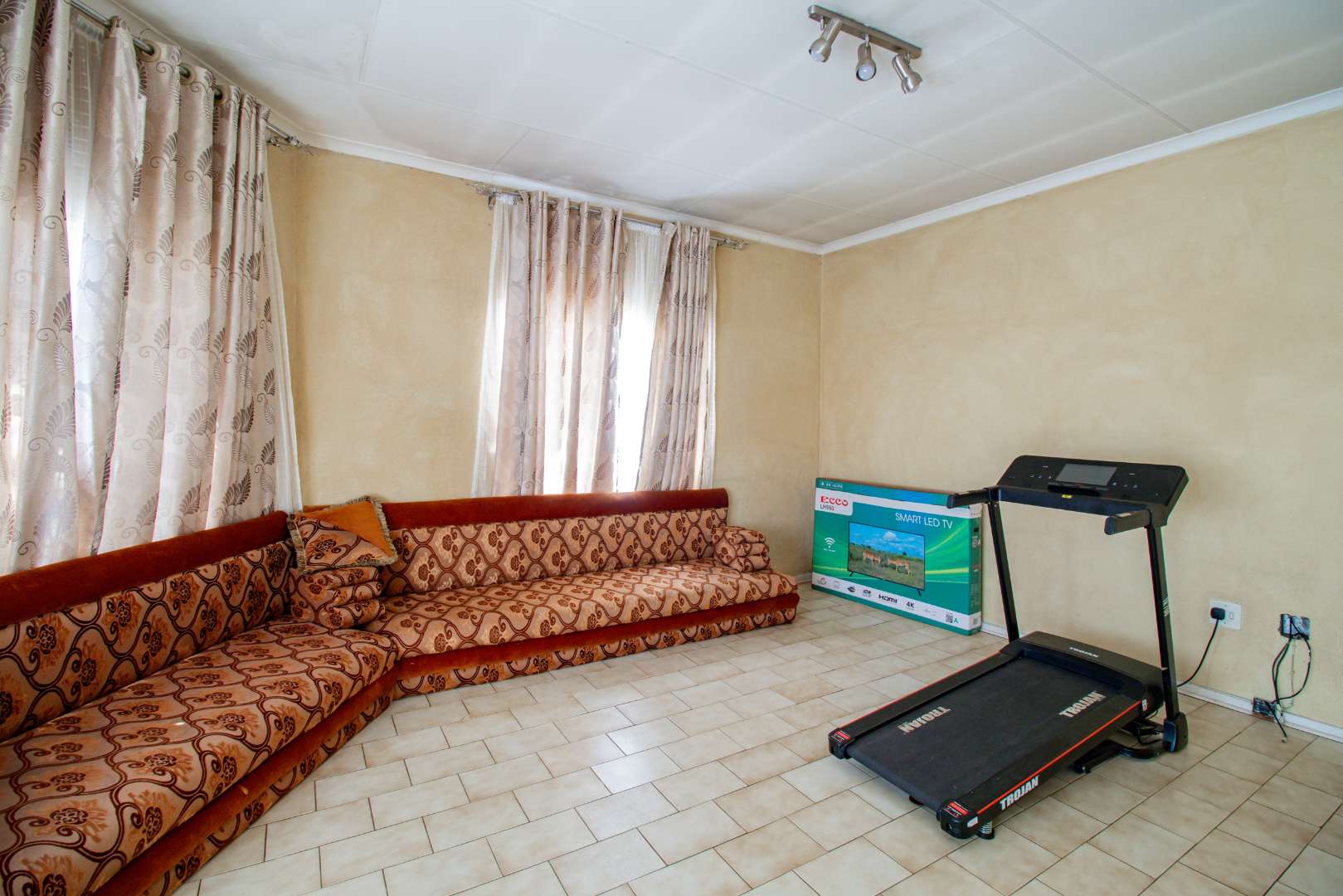 6 Bedroom Property for Sale in Bakerton Gauteng