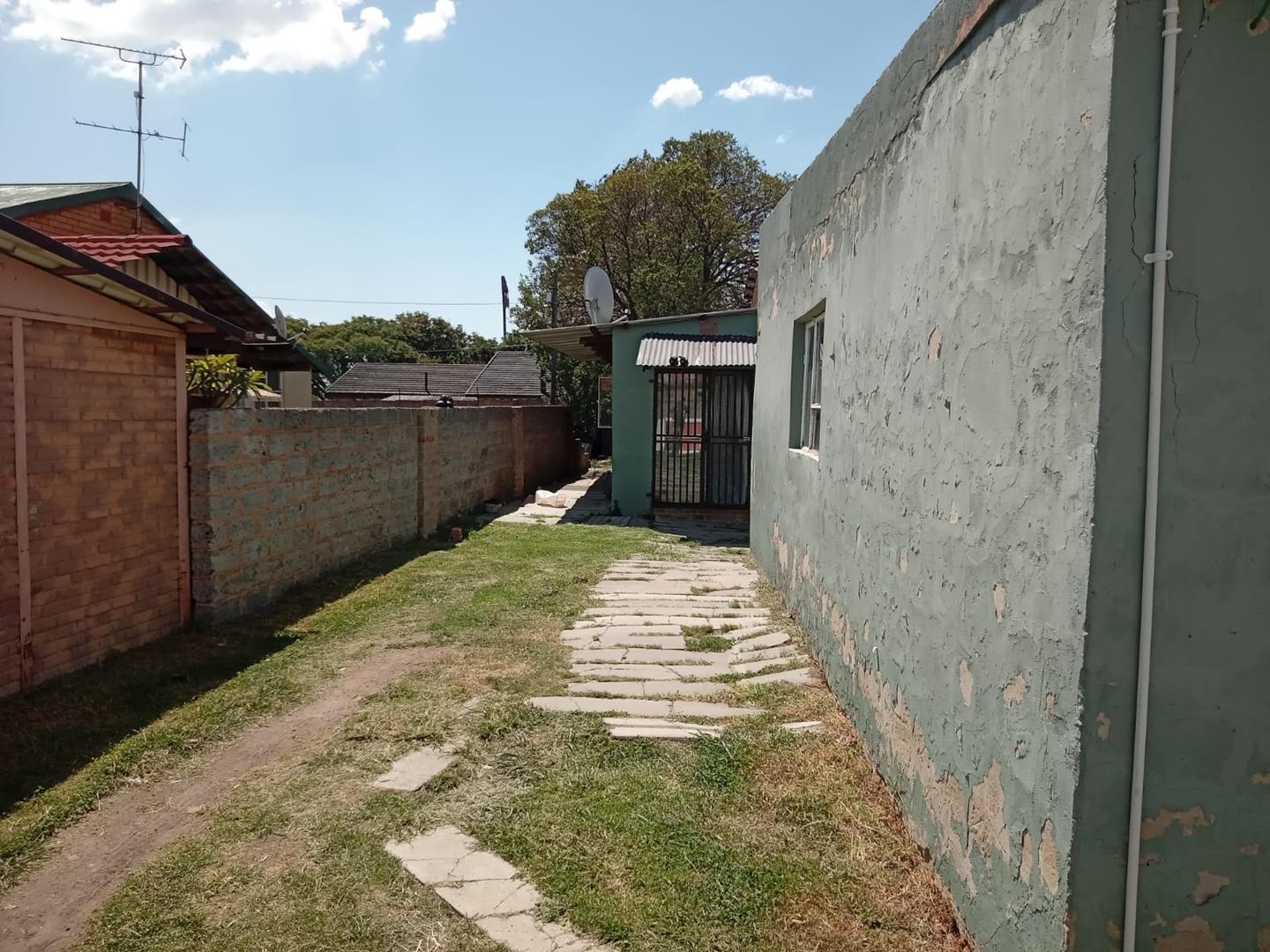 15 Bedroom Property for Sale in Rhodesfield Gauteng