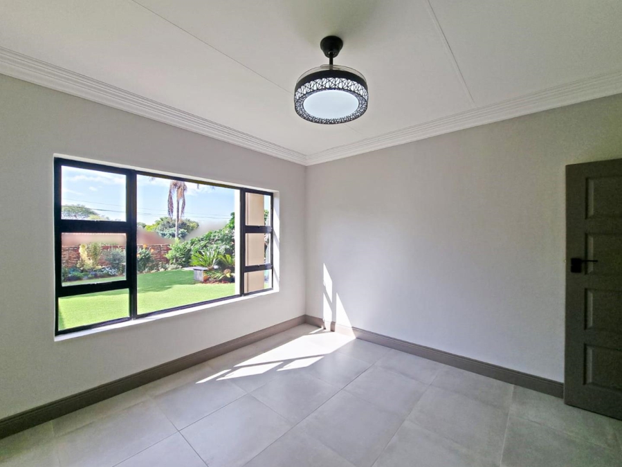 5 Bedroom Property for Sale in Garsfontein Gauteng