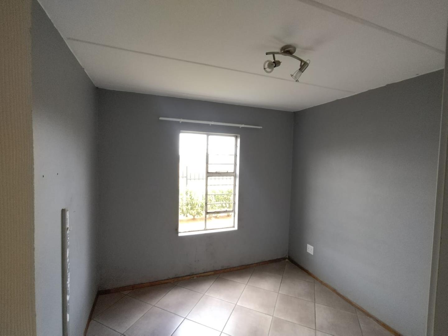 2 Bedroom Property for Sale in Albertsdal Gauteng