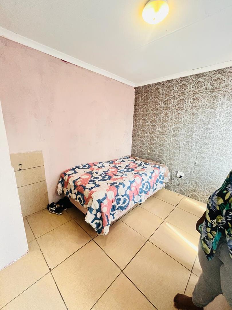 5 Bedroom Property for Sale in Commercia Gauteng