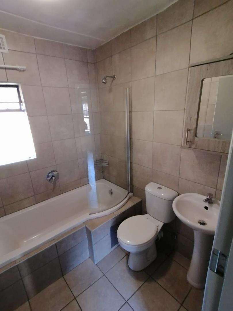 2 Bedroom Property for Sale in Montana Tuine Gauteng