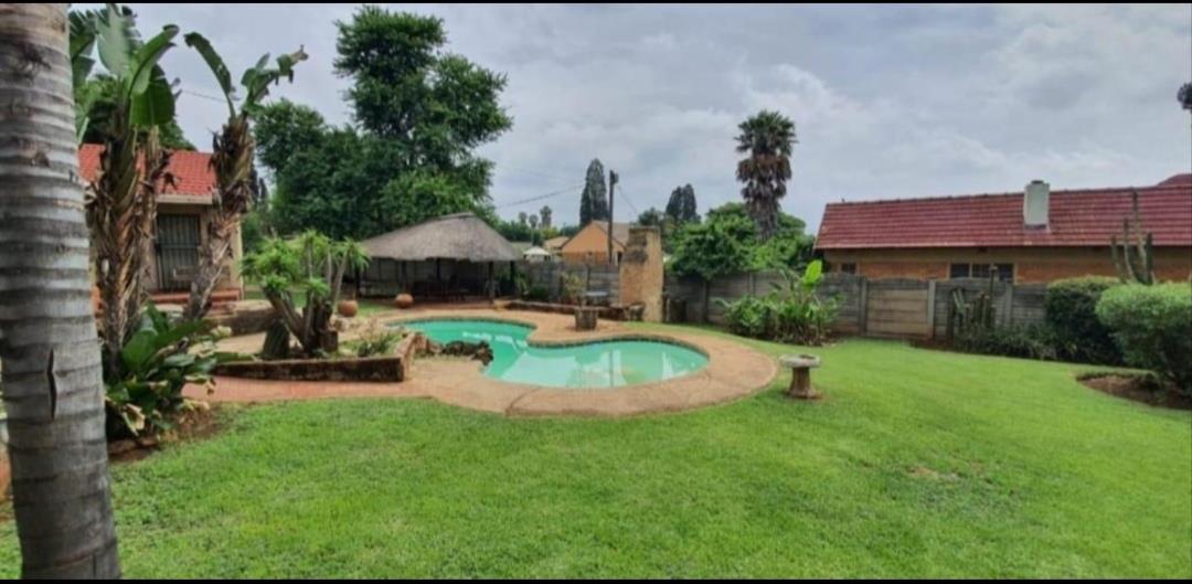 5 Bedroom Property for Sale in Lambton Gardens Gauteng