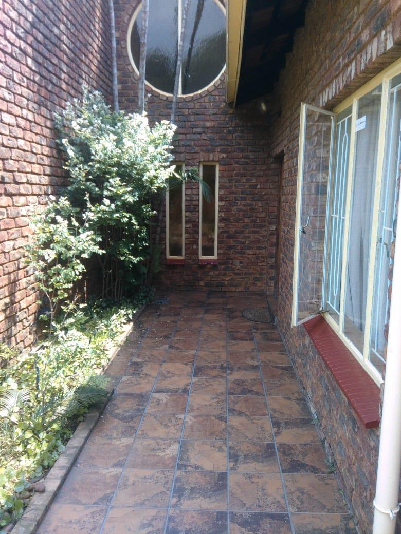5 Bedroom Property for Sale in Eersterust Gauteng