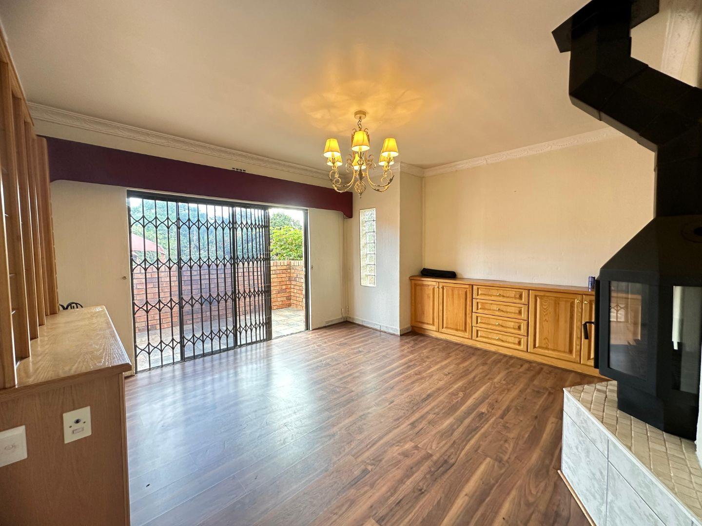 6 Bedroom Property for Sale in Winchester Hills Gauteng