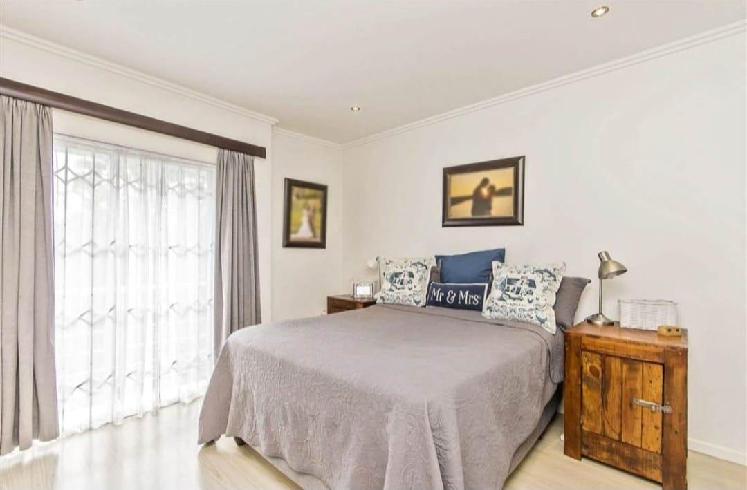 2 Bedroom Property for Sale in Morningside Manor Gauteng