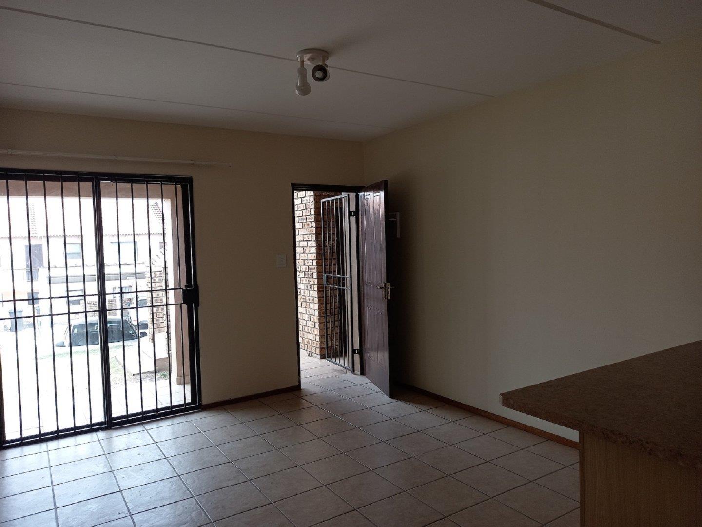 To Let 2 Bedroom Property for Rent in Noordhang Gauteng