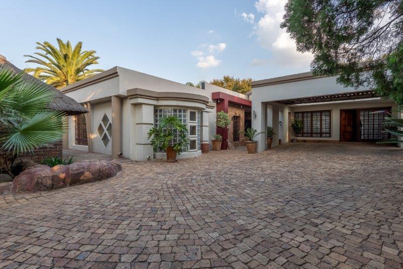 6 Bedroom Property for Sale in Glenvista Gauteng