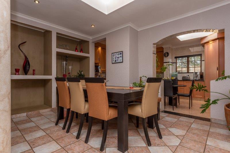 6 Bedroom Property for Sale in Glenvista Gauteng