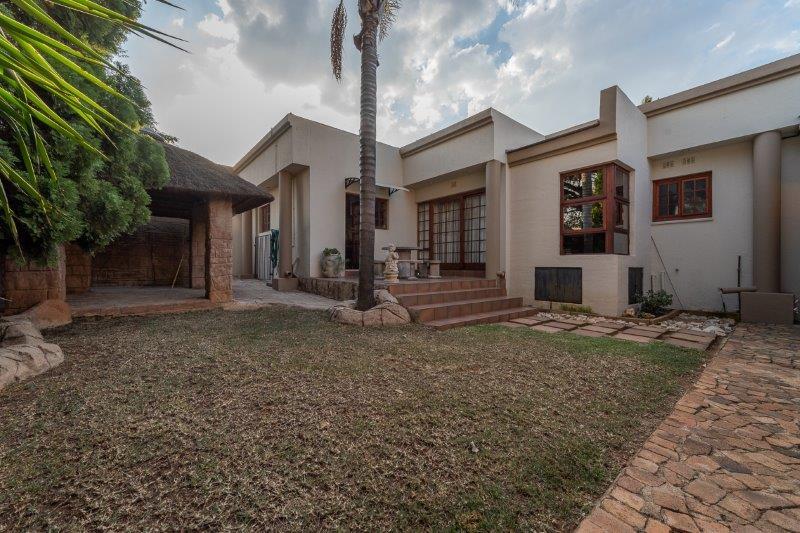 6 Bedroom Property for Sale in Glenvista Gauteng