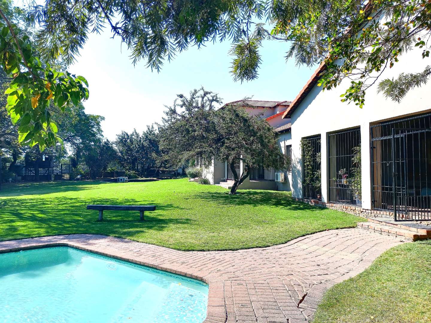 10 Bedroom Property for Sale in Laezonia Gauteng