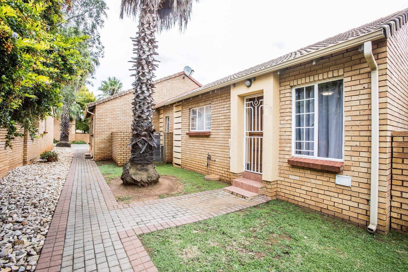 To Let 2 Bedroom Property for Rent in Mooikloof Ridge Gauteng