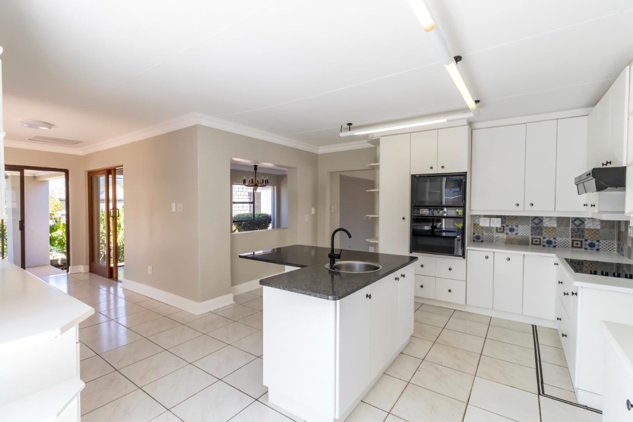 5 Bedroom Property for Sale in Fairland Gauteng