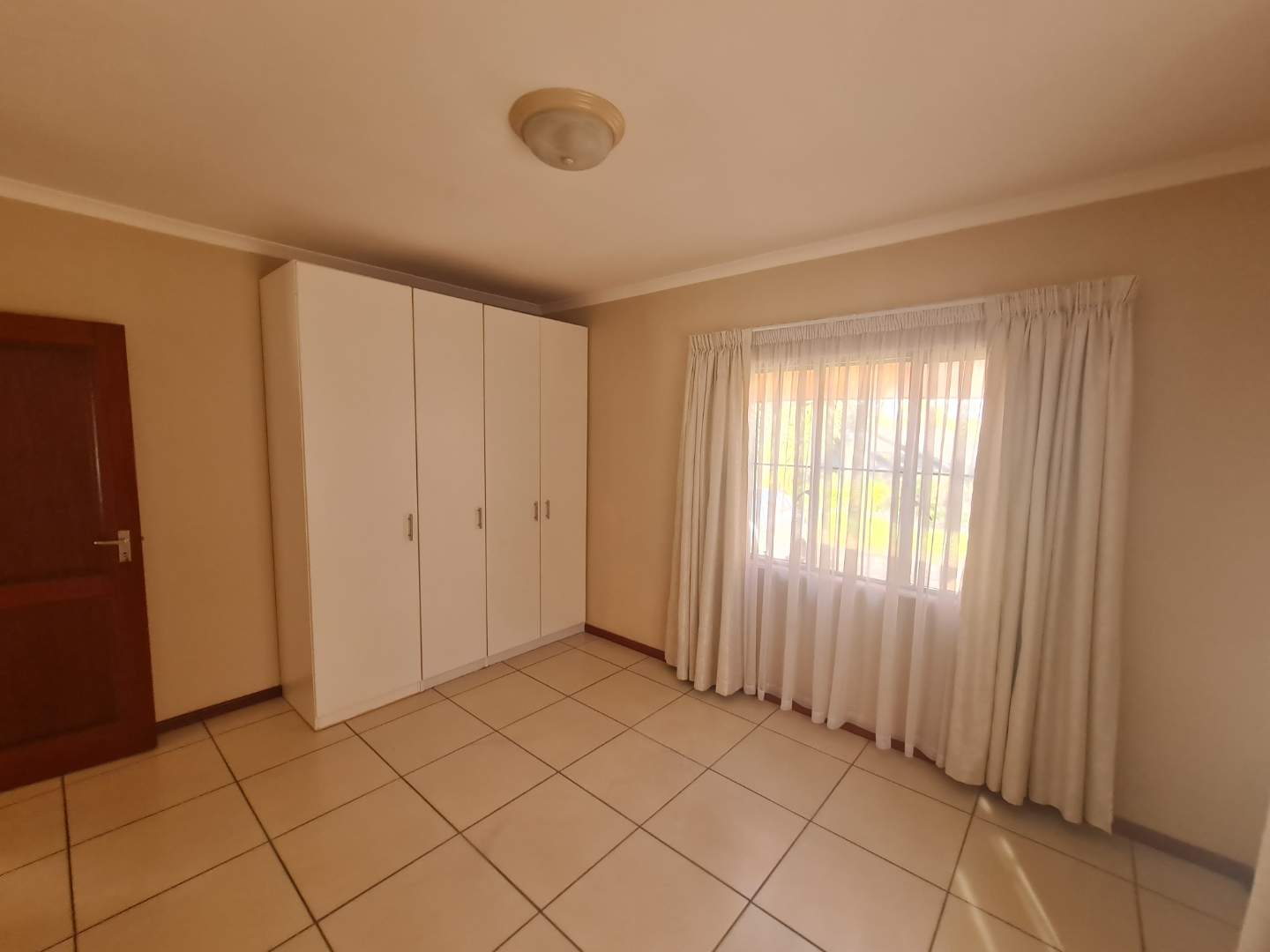 To Let 3 Bedroom Property for Rent in Fontainebleau Gauteng