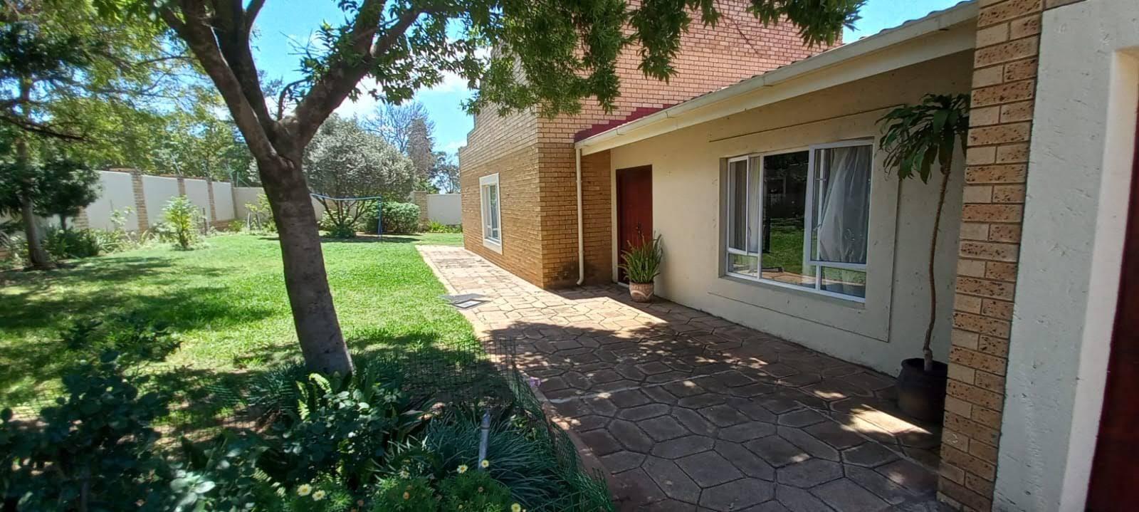 To Let 4 Bedroom Property for Rent in Buccleuch Gauteng