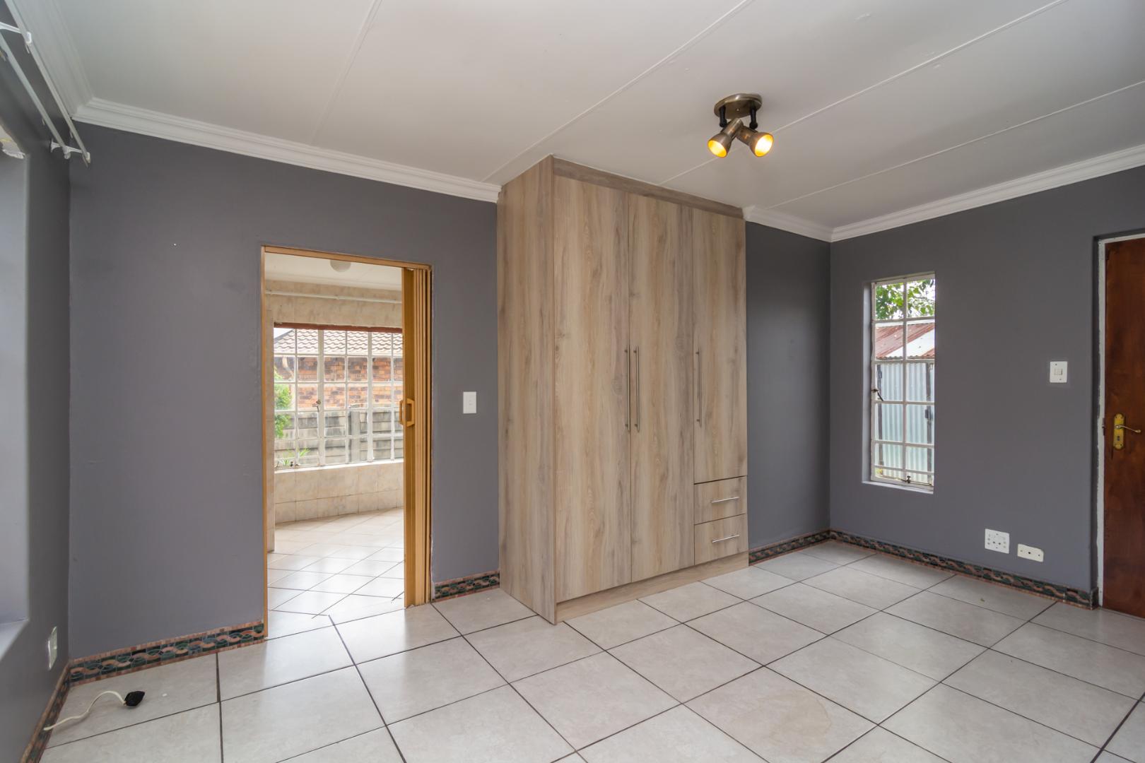 To Let 4 Bedroom Property for Rent in Radiokop Gauteng
